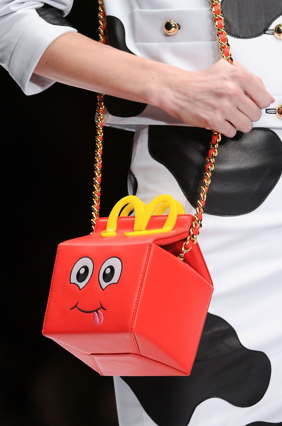 都市系列2 Moschino 红色盒型包灵感参考图